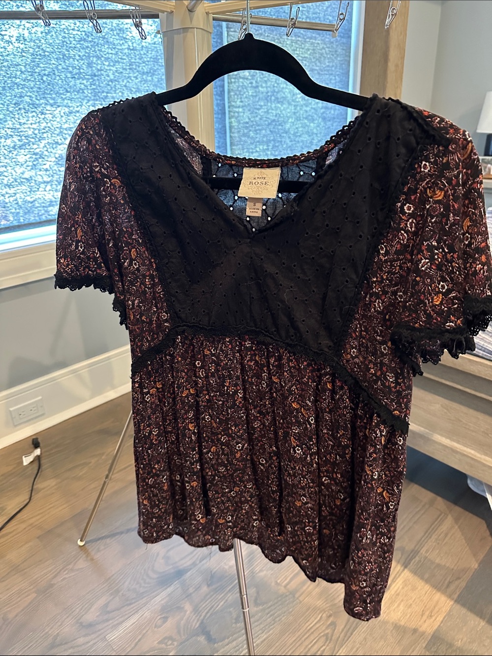 Knox Rose Black & Burgundy Floral Eyelet Yoke Shirt